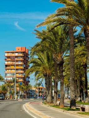 La Manga, İspanya, 4 Mart 2019 Avenida Gran Va de la Manga Cabo de Palos 'tan Punta del Monte' ye.