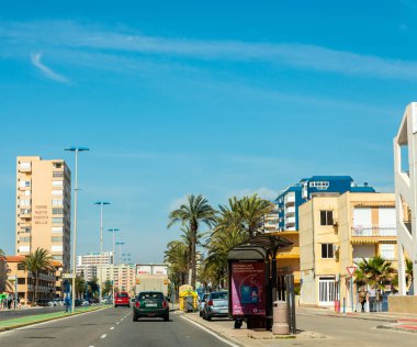 La Manga, İspanya, 4 Mart 2019 Avenida Gran Va de la Manga Cabo de Palos 'tan Punta del Monte' ye.