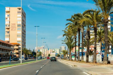 La Manga, İspanya, 4 Mart 2019 Avenida Gran Va de la Manga Cabo de Palos 'tan Punta del Monte' ye.