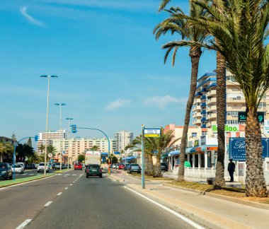 La Manga, İspanya, 4 Mart 2019 Avenida Gran Va de la Manga Cabo de Palos 'tan Punta del Monte' ye.