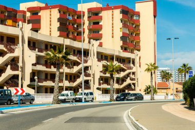 La Manga, İspanya, 4 Mart 2019 Avenida Gran Va de la Manga Cabo de Palos 'tan Punta del Monte' ye.