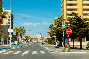 La Manga, İspanya, 4 Mart 2019 Avenida Gran Va de la Manga Cabo de Palos 'tan Punta del Monte' ye.