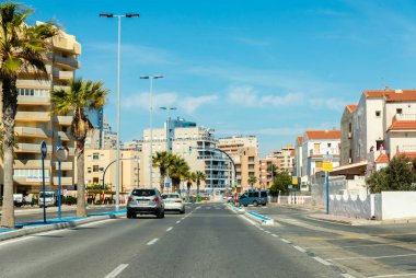 La Manga, İspanya, 4 Mart 2019 Avenida Gran Va de la Manga Cabo de Palos 'tan Punta del Monte' ye.