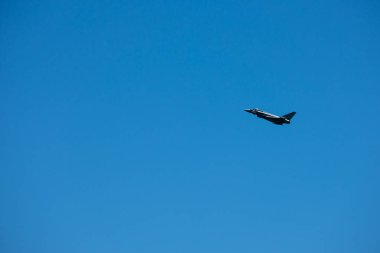 Torre Del Mar, İspanya - 29 Temmuz 2018 uçakları uçan plaj bir sahil kasabasında, Andalusia içinde airshow akrobasi üzerinden