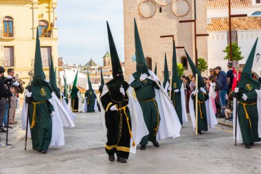 Velez Malaga, İspanya - 29 Mart 2018 insanlar geçit töreninde kutsal hafta İspanyol bir şehirde, Paskalya katılan