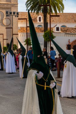Velez Malaga, İspanya - 29 Mart 2018 insanlar geçit töreninde kutsal hafta İspanyol bir şehirde, Paskalya katılan