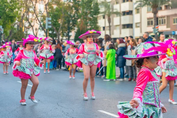 西班牙卡塔赫纳 2019年3月2日穆尔西亚地区一个著名城镇的居民组织的丰富多彩的狂欢节游行 — 图库照片