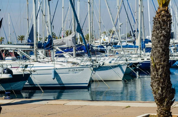 La Manga, Spanien - 4. März 2019 Luxusboote in Marina Bay la M — Stockfoto