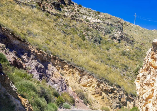 有名なtから続く山々の空っぽで狭い道 — ストック写真