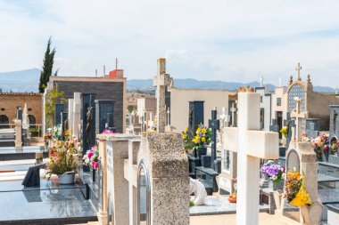 Canteras, İspanya - 2 Nisan 2019 Murcia regio'nun tipik mezarları