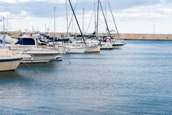 Garrucha, İspanya - 2 Şubat 2019 Marina Körfezi'nde lüks tekneler — Stok fotoğraf