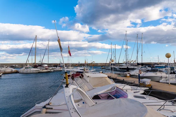 Garrucha, İspanya - 2 Şubat 2019 Marina Körfezi'nde lüks tekneler — Stok fotoğraf