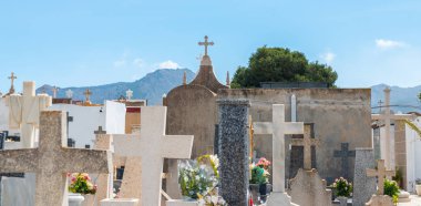 Canteras, İspanya - 2 Nisan 2019 Murcia regio'nun tipik mezarları