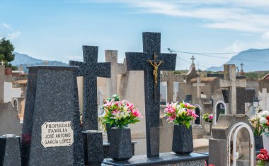 Canteras, İspanya - 2 Nisan 2019 Murcia regio'nun tipik mezarları