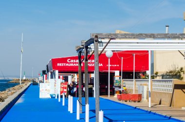 La Manga, İspanya - 4 Mart 2019 Restaurant in La Manga del Mar