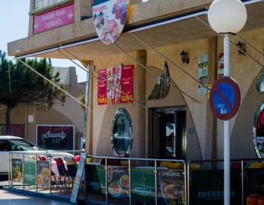 La Manga, İspanya - 4 Mart 2019 Restaurant in La Manga del Mar