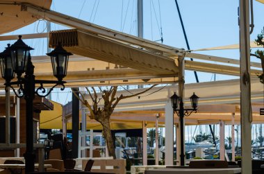 La Manga, İspanya - 4 Mart 2019 Restaurant in La Manga del Mar