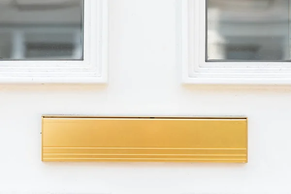 Kapıdaki mektupları teslim geleneksel şekilde eski mektup