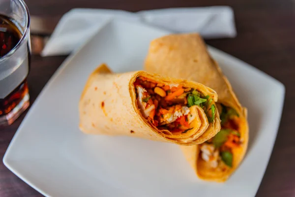 Chicken breast with piri piri sauce and lettuce in a chili torti — Stock Photo, Image