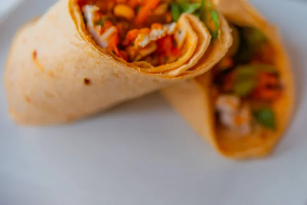 Chicken breast with piri piri sauce and lettuce in a chili torti — Stock Photo, Image