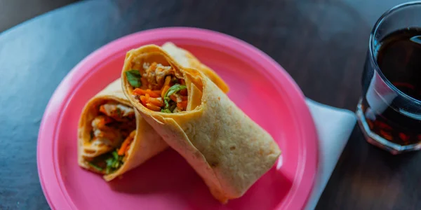 Chicken breast with piri piri sauce and lettuce in a chili torti — Stock Photo, Image