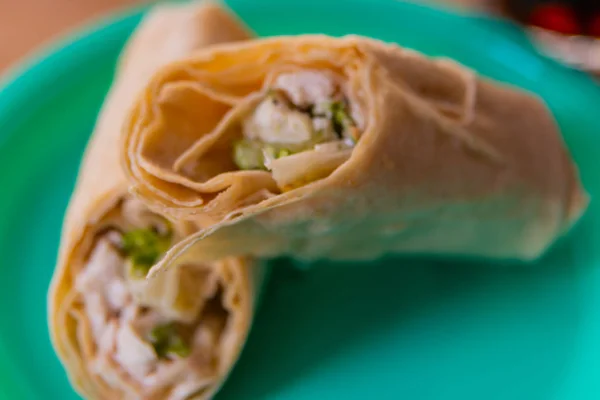 Chicken breast with caesar dressing and lettuce in a gluten-free — Stock Photo, Image