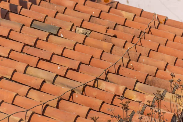 Traditional old Spanish ceramic roof tiles on a building, charac — Stock Photo, Image