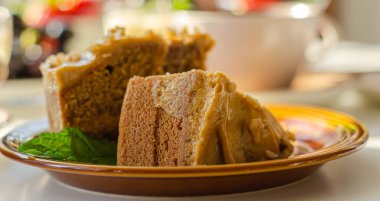 Kahve kremalı ve cevizli kek, Kolombiya