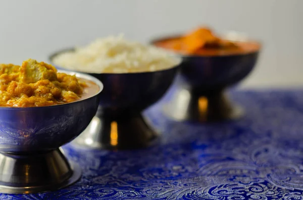 Молочна Курка Корма Курка Тікка Масала Басматі Рисом Індійська Їжа — стокове фото