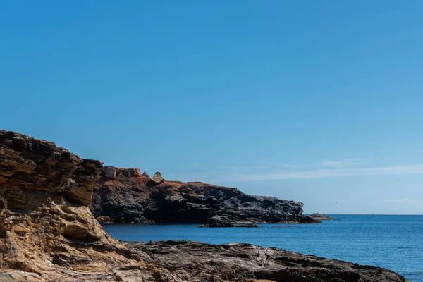 Скелястий Берег Середземного Моря Іспанії Чудовий Сонячний День Спокійна Вода — стокове фото