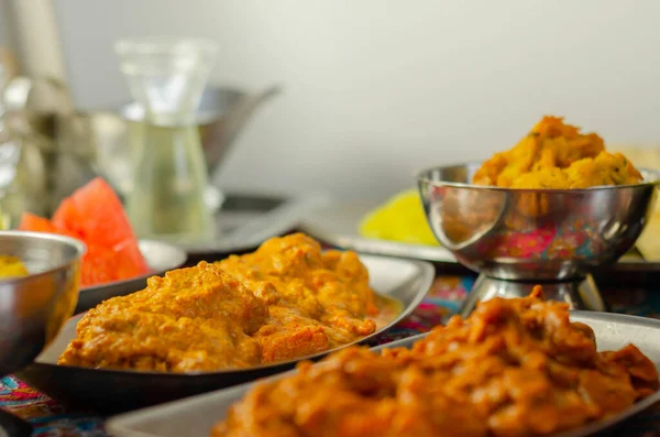 Chicken Madras Und Chicken Tikka Masala Mit Pilau Reis Naan — Stockfoto