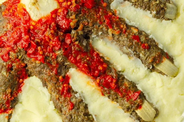 Carne Macinata Arrosto Formata Forma Mano Condita Con Salsa Pomodoro — Foto Stock