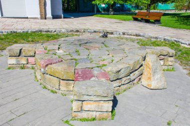 Antik pagan tapınak veya kurban, taş, bir Kelt haçı veya bir daire içinde yer çapraz şeklinde yapılan yer