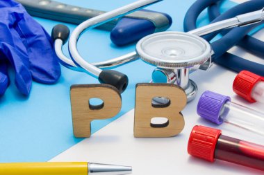 PB Tıbbi Laboratuar kısaltması, insan vücudunda kurşun veya Latinized anlamına gelir. Kan, stetoskop ve diğer tanı araçları ve cihazlar, lateks eldiven ile test tüpleri yakınında bulunan PB kelime yapmak harfler