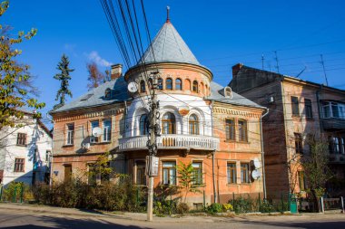 Ev - Villa Avrupa'da Bukovina Chernivtsi eski sokaklarında 18-19 yüzyıl Avusturya-Macaristan mimarisi