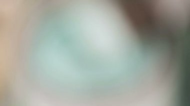 Açılan metal boya mavi renk boya ve diğer boya malzemeleri