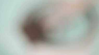 Açılan metal boya mavi renk boya ve diğer boya malzemeleri