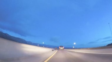 Denver, Colorado, ABD-7 Ocak, 2018-Pov-sürüş eyaletlerarası Otoban I70 gündoğumu,