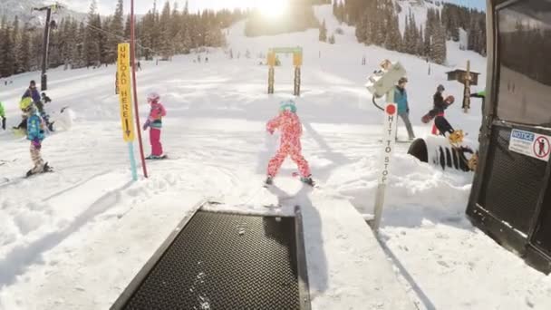 Colorado Stany Zjednoczone Ameryki Styczeń 2018 Pov Dzieci Dorosłych Nauka — Wideo stockowe