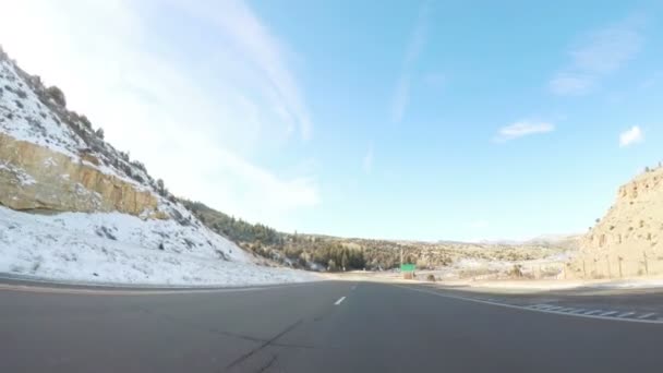 Punto Vista Pov Conducir Través Del Terreno Montaña Invierno — Vídeo de stock