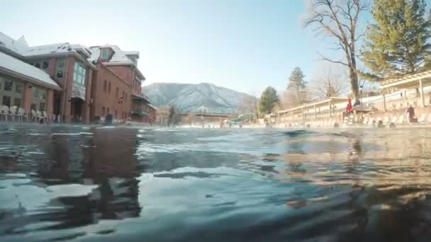 Colorado Usa Diciembre 2017 Punto Vista Pov Natación Aguas Termales — Vídeo de stock