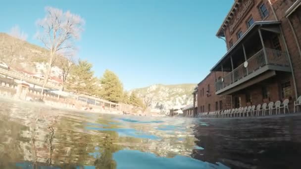 科罗拉多 2017年12月26日 景观视点 冬季室外温泉池游泳 — 图库视频影像