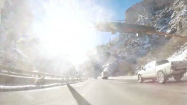 Colorado, ABD-Aralık 26, 2017. POV bakış açısı - kışın dağ arazi ile sürüş