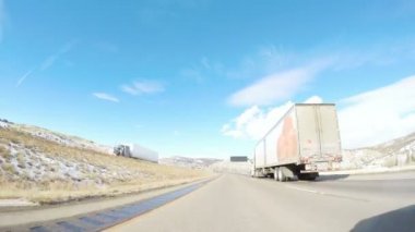 Colorado, ABD-Aralık 26, 2017. POV bakış açısı - kışın dağ arazi ile sürüş