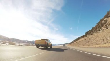 Colorado, ABD-Aralık 26, 2017. POV bakış açısı - kışın dağ arazi ile sürüş