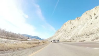 Colorado, ABD-Aralık 26, 2017. POV bakış açısı - kışın dağ arazi ile sürüş