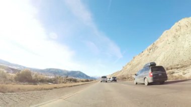 Colorado, ABD-Aralık 26, 2017. POV bakış açısı - kışın dağ arazi ile sürüş