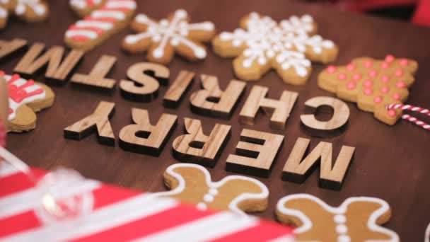 Hout Merry Christmas Teken Traditionele Peperkoek Cookies Thuis Gemaakt — Stockvideo