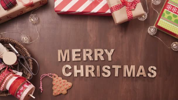 Wesołych Świąt Bożego Narodzenia Drewna Znak Tradycyjne Pierniki Ciasteczka Domu — Wideo stockowe