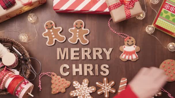 Wesołych Świąt Bożego Narodzenia Drewna Znak Tradycyjne Pierniki Ciasteczka Domu — Wideo stockowe